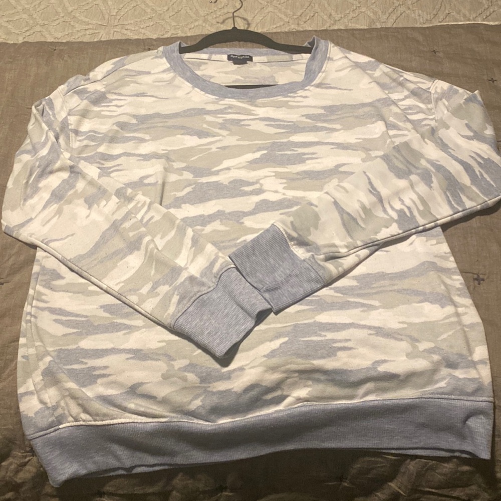 Blue camo light sweatshirt